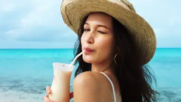 Backdrop to the movie "Fyre" #1057818