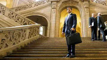 Backdrop to the movie "The Collini Case" #220416