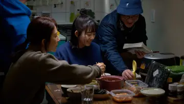 Backdrop to the movie "Moonlit Winter" #392403