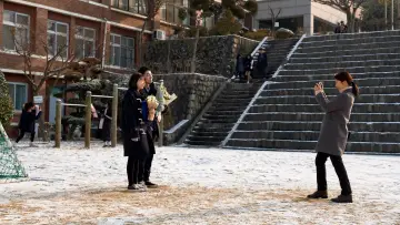 Backdrop to the movie "Moonlit Winter" #392405