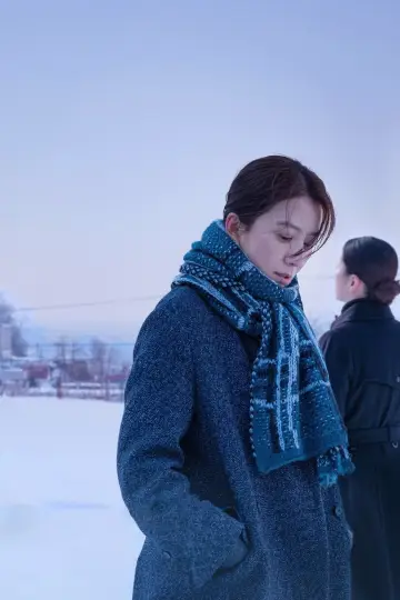 Poster to the movie "Moonlit Winter" #392411