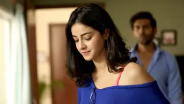 Backdrop to the movie "Pati Patni Aur Woh" #817705