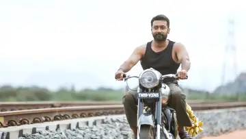 Backdrop to the movie "Soorarai Pottru" #980506