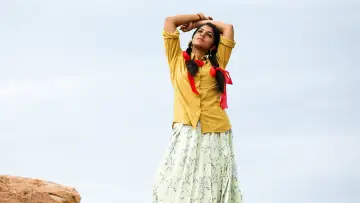 Backdrop to the movie "Soorarai Pottru" #980510