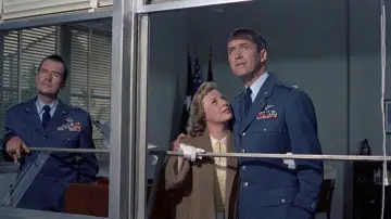 Backdrop to the movie "Strategic Air Command" #1063490