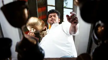 Backdrop to the movie "Ghilli" #1100769