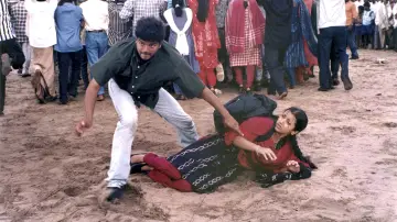 Backdrop to the movie "Ghilli" #1100811