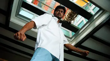 Backdrop to the movie "Ghilli" #1100835