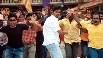 Backdrop to the movie "Ghilli" #1100839