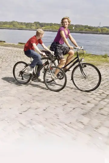 Poster to the movie "The Kid with a Bike" #990985