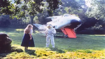 Backdrop to the movie "Unidentified Flying Oddball" #1587859