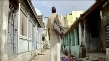 Backdrop to the movie "Veyyil" #1162388