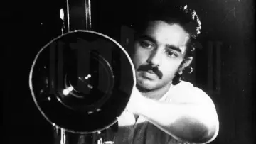 Backdrop to the movie "Aval Appadithan" #1149754