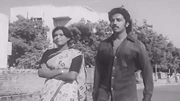 Backdrop to the movie "Aval Appadithan" #1149756