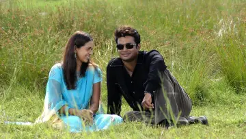 Backdrop to the movie "Vaazhthugal" #1158995