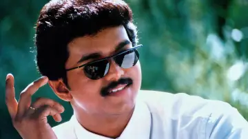 Backdrop to the movie "Kadhalukku Mariyaadai" #1157693