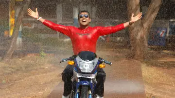 Backdrop to the movie "Sillunu Oru Kaadhal" #1146394