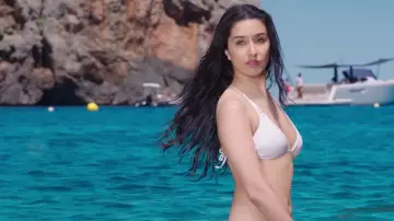 Backdrop to the movie "Tu Jhoothi Main Makkaar" #385236