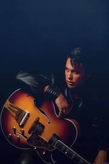 Poster to the movie "Elvis" #207078