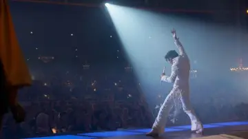 Backdrop to the movie "Elvis" #635680