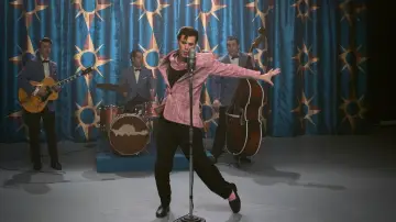 Backdrop to the movie "Elvis" #635695