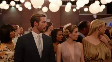Backdrop to the movie "Holidate" #638326