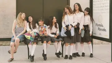 Backdrop to the movie "Schoolgirls" #1580161