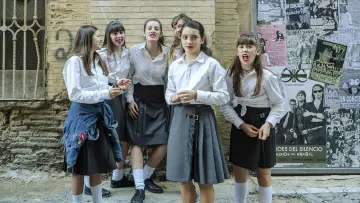 Backdrop to the movie "Schoolgirls" #1580170