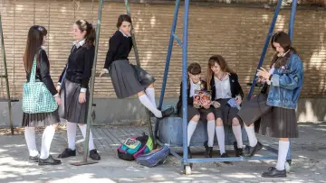 Backdrop to the movie "Schoolgirls" #1580171