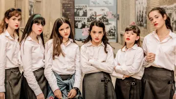 Backdrop to the movie "Schoolgirls" #1580177
