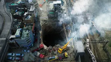 Backdrop to the movie "Sinkhole" #324537