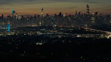 Backdrop to the movie "Spider-Man: No Way Home" #525438