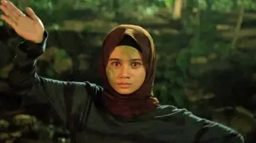 Backdrop to the movie "KKN: Curse of the Dancing Village" #1056529
