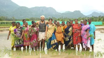 Backdrop to the movie "Bhoomi" #1161876