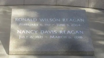Backdrop to the movie "Reagan" #586525