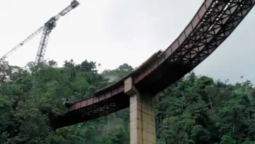 Backdrop to the movie "Suspension" #1587612