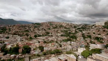 Backdrop to the movie "Venezuela, la maledizione del petrolio" #1149341