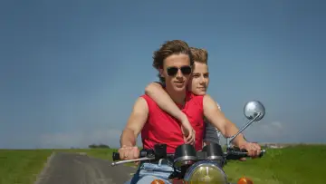 Backdrop to the movie "Summer of 85" #896308