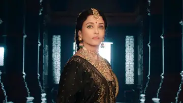 Backdrop to the movie "Ponniyin Selvan: Part I" #418231