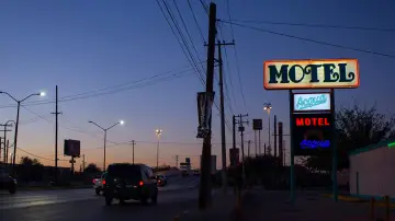Backdrop to the movie "Motel Acqua" #737217