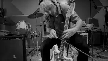 Backdrop to the movie "Hello Hello Hello: Lee Ranaldo, Electric Trim" #1145137