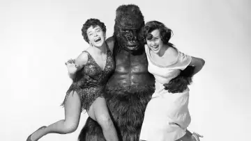 Backdrop to the movie "Gorilla at Large" #1573635