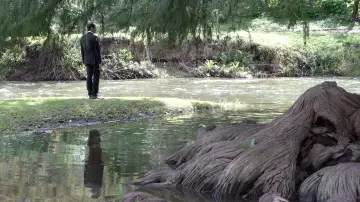 Backdrop to the movie "The office man" #1180846