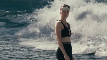 Backdrop to the movie "Young Woman and the Sea" #618428