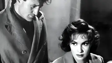 Backdrop to the movie "Woman of Rome" #932400