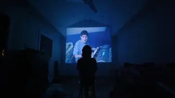 Backdrop to the movie "Bo Burnham: Inside" #1648248