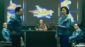 Backdrop to the movie "What to Do With the Dead Kaiju?" #1041616