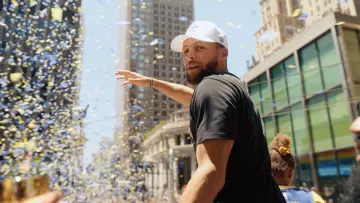 Backdrop to the movie "Stephen Curry: Underrated" #353034