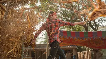 Backdrop to the movie "Guntur Kaaram" #194740