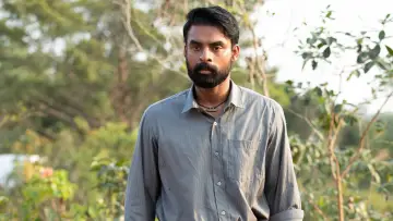 Backdrop to the movie "A.R.M - Ajayante Randam Moshanam" #1190670